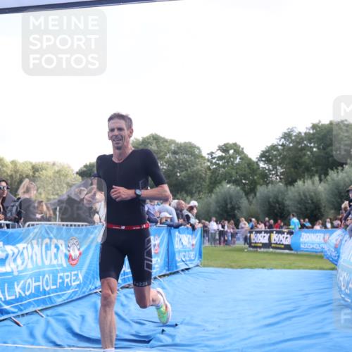 25.08.2024 - Elbe Triathlon Hamburg H.Heesch http://msf.ph/oto/6873809 25.08.2024 11:11:21 Ziel 421, 443 meine-sportfotos.de