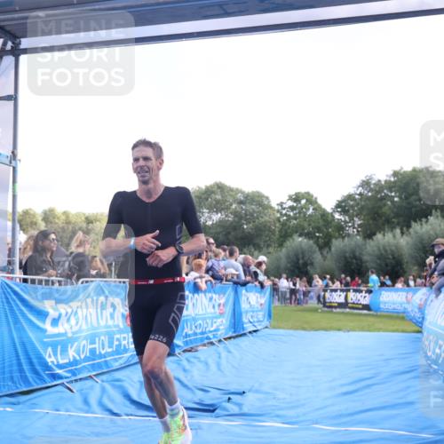 25.08.2024 - Elbe Triathlon Hamburg H.Heesch http://msf.ph/oto/6873824 25.08.2024 11:11:22 Ziel 421 meine-sportfotos.de