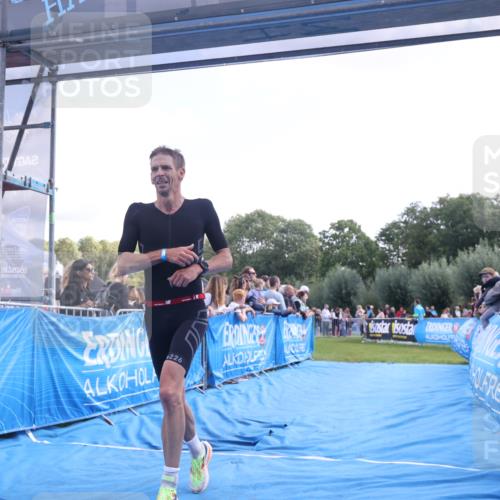 25.08.2024 - Elbe Triathlon Hamburg H.Heesch http://msf.ph/oto/6873829 25.08.2024 11:11:22 Ziel 421 meine-sportfotos.de