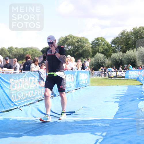 25.08.2024 - Elbe Triathlon Hamburg H.Heesch http://msf.ph/oto/6873835 25.08.2024 12:00:35 Ziel 1450 meine-sportfotos.de