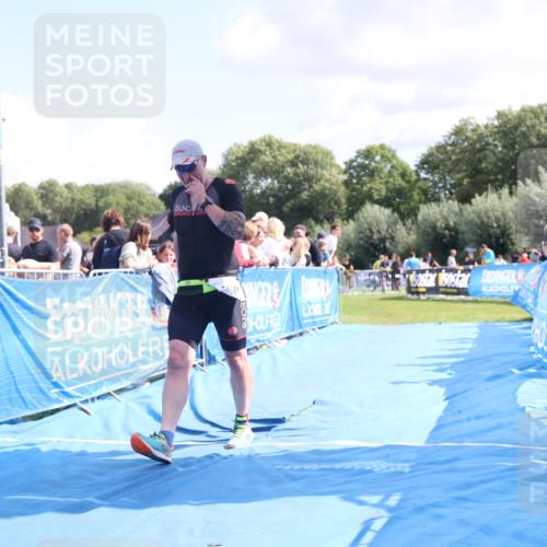 25.08.2024 - Elbe Triathlon Hamburg H.Heesch http://msf.ph/oto/6873839 25.08.2024 12:00:36 Ziel 1450 meine-sportfotos.de