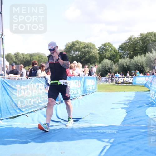 25.08.2024 - Elbe Triathlon Hamburg H.Heesch http://msf.ph/oto/6873841 25.08.2024 12:00:36 Ziel 1450 meine-sportfotos.de