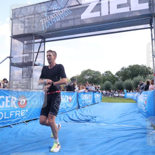 25.08.2024 - Elbe Triathlon Hamburg H.Heesch http://msf.ph/oto/6873842 25.08.2024 11:11:22 Ziel 421 meine-sportfotos.de