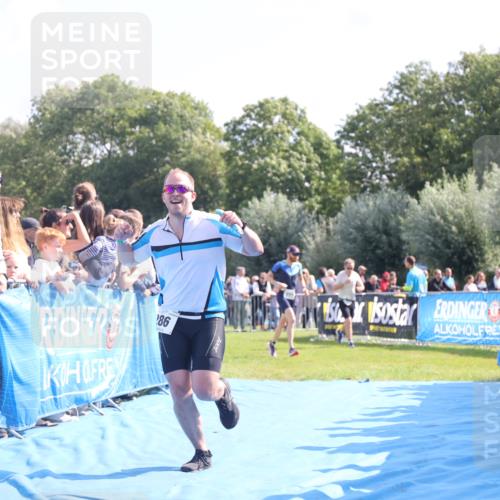 25.08.2024 - Elbe Triathlon Hamburg H.Heesch http://msf.ph/oto/6873856 25.08.2024 11:11:50 Ziel 286 meine-sportfotos.de