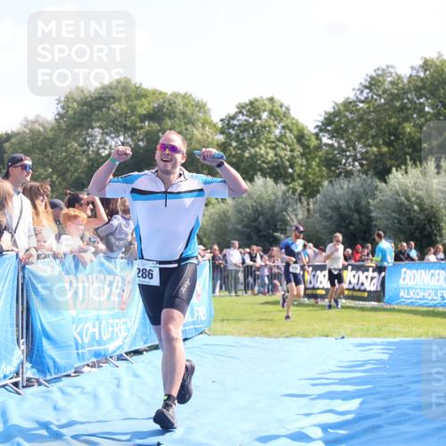 25.08.2024 - Elbe Triathlon Hamburg H.Heesch http://msf.ph/oto/6873869 25.08.2024 11:11:50 Ziel 286 meine-sportfotos.de