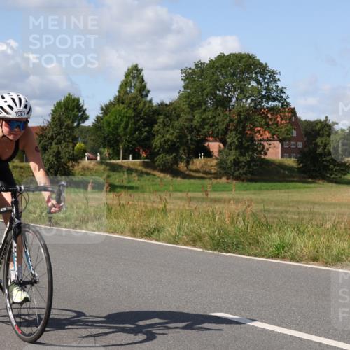 25.08.2024 - Elbe Triathlon Hamburg Fuchs,  Jonas http://msf.ph/oto/6873871 25.08.2024 11:24:24 Radfahren 1657, 1621, 1660, 1511, 1659 meine-sportfotos.de