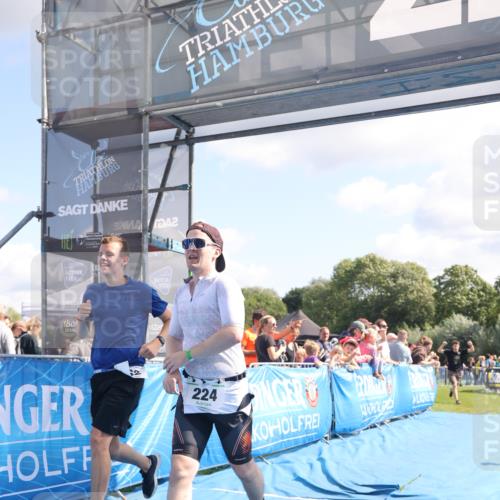 25.08.2024 - Elbe Triathlon Hamburg H.Heesch http://msf.ph/oto/6873872 25.08.2024 11:38:27 Ziel 224, 562, 650 meine-sportfotos.de