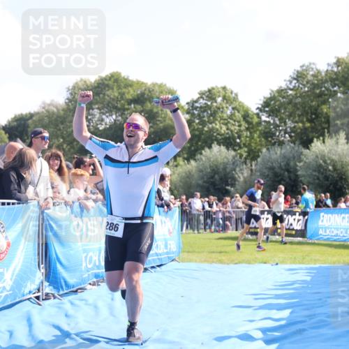 25.08.2024 - Elbe Triathlon Hamburg H.Heesch http://msf.ph/oto/6873881 25.08.2024 11:11:50 Ziel 286 meine-sportfotos.de