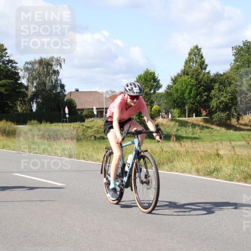25.08.2024 - Elbe Triathlon Hamburg Fuchs,  Jonas http://msf.ph/oto/6873884 25.08.2024 11:24:26 Radfahren 1657, 1621, 1660, 1511, 1659 meine-sportfotos.de