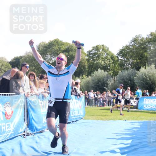 25.08.2024 - Elbe Triathlon Hamburg H.Heesch http://msf.ph/oto/6873885 25.08.2024 11:11:50 Ziel 286 meine-sportfotos.de