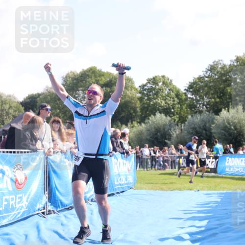 25.08.2024 - Elbe Triathlon Hamburg H.Heesch http://msf.ph/oto/6873889 25.08.2024 11:11:50 Ziel 286 meine-sportfotos.de
