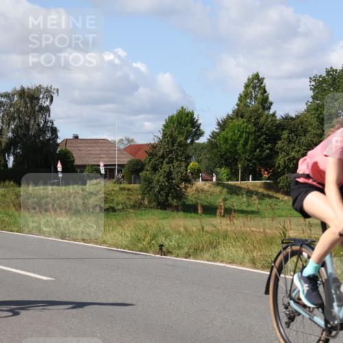 25.08.2024 - Elbe Triathlon Hamburg Fuchs,  Jonas http://msf.ph/oto/6873891 25.08.2024 11:24:26 Radfahren 1657, 1621, 1660, 1511, 1659 meine-sportfotos.de