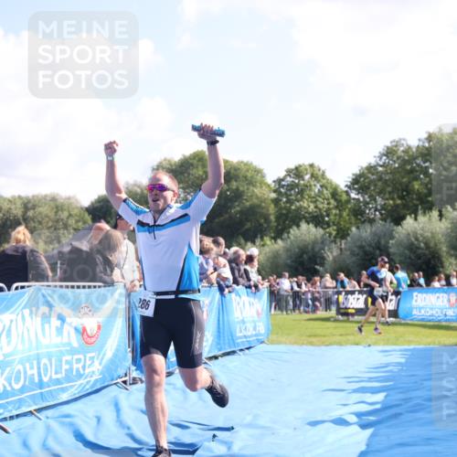 25.08.2024 - Elbe Triathlon Hamburg H.Heesch http://msf.ph/oto/6873901 25.08.2024 11:11:50 Ziel 286 meine-sportfotos.de