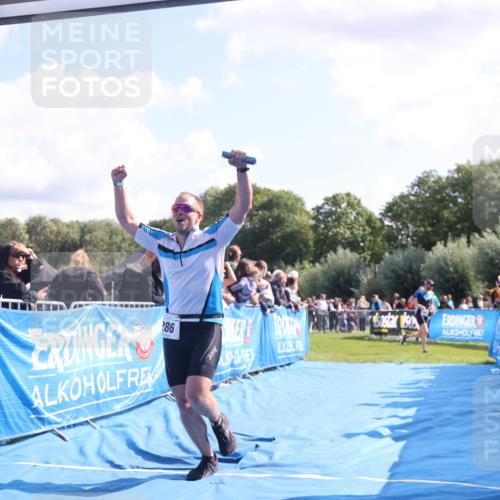25.08.2024 - Elbe Triathlon Hamburg H.Heesch http://msf.ph/oto/6873909 25.08.2024 11:11:50 Ziel 286 meine-sportfotos.de
