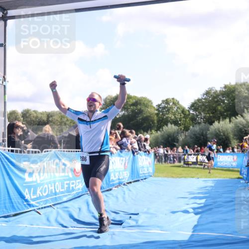 25.08.2024 - Elbe Triathlon Hamburg H.Heesch http://msf.ph/oto/6873914 25.08.2024 11:11:50 Ziel 286 meine-sportfotos.de