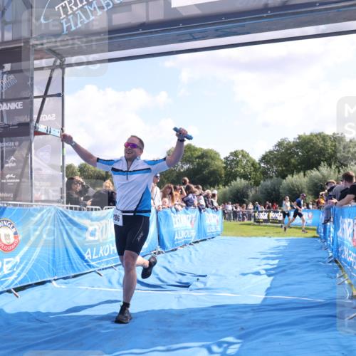 25.08.2024 - Elbe Triathlon Hamburg H.Heesch http://msf.ph/oto/6873925 25.08.2024 11:11:51 Ziel 286 meine-sportfotos.de