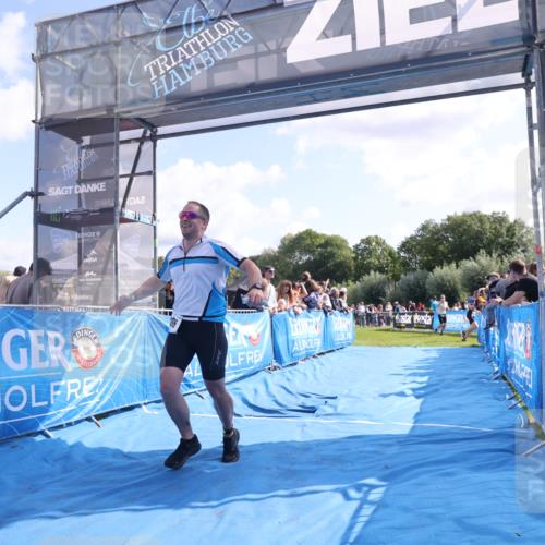 25.08.2024 - Elbe Triathlon Hamburg H.Heesch http://msf.ph/oto/6873938 25.08.2024 11:11:51 Ziel 286 meine-sportfotos.de