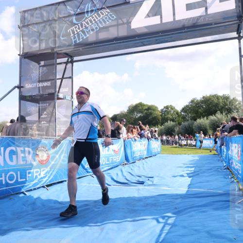 25.08.2024 - Elbe Triathlon Hamburg H.Heesch http://msf.ph/oto/6873942 25.08.2024 11:11:51 Ziel 286 meine-sportfotos.de