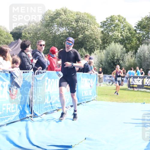25.08.2024 - Elbe Triathlon Hamburg H.Heesch http://msf.ph/oto/6873967 25.08.2024 12:00:58 Ziel 382, 1706 meine-sportfotos.de