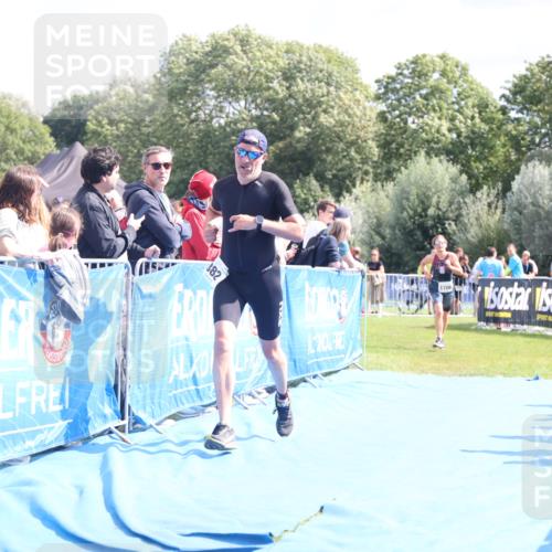 25.08.2024 - Elbe Triathlon Hamburg H.Heesch http://msf.ph/oto/6873971 25.08.2024 12:00:58 Ziel 382, 1706 meine-sportfotos.de