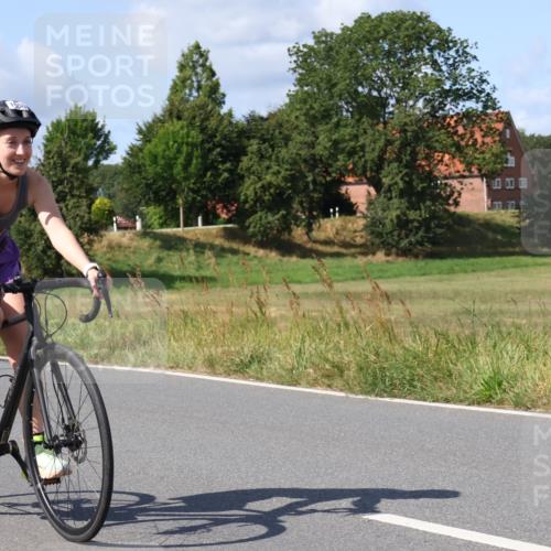 25.08.2024 - Elbe Triathlon Hamburg Fuchs,  Jonas http://msf.ph/oto/6873973 25.08.2024 11:24:55 Radfahren 1653, 1673 meine-sportfotos.de