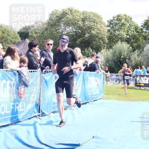 25.08.2024 - Elbe Triathlon Hamburg H.Heesch http://msf.ph/oto/6873982 25.08.2024 12:00:59 Ziel 382, 1706 meine-sportfotos.de