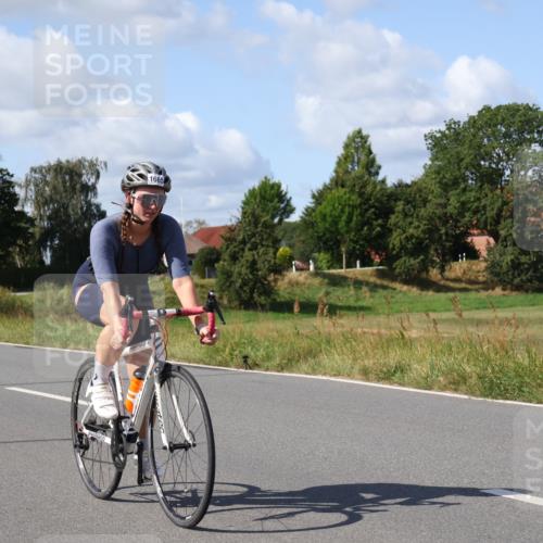 25.08.2024 - Elbe Triathlon Hamburg Fuchs,  Jonas http://msf.ph/oto/6873990 25.08.2024 11:25:16 Radfahren 1665, 1666 meine-sportfotos.de