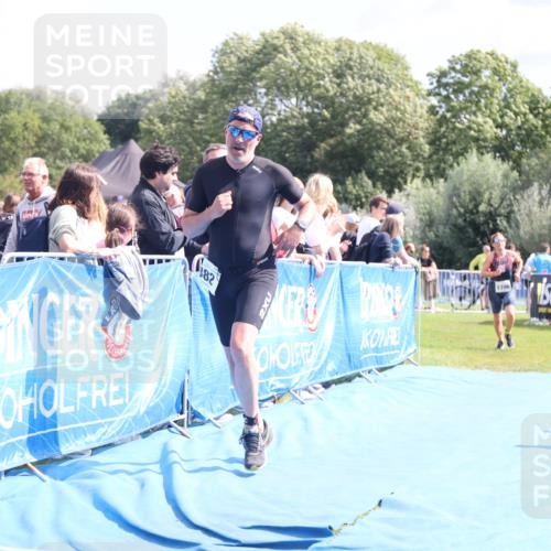 25.08.2024 - Elbe Triathlon Hamburg H.Heesch http://msf.ph/oto/6873996 25.08.2024 12:00:59 Ziel 382, 1706 meine-sportfotos.de