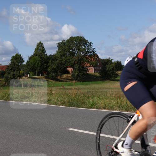 25.08.2024 - Elbe Triathlon Hamburg Fuchs,  Jonas http://msf.ph/oto/6874001 25.08.2024 11:25:17 Radfahren 1665, 1666 meine-sportfotos.de