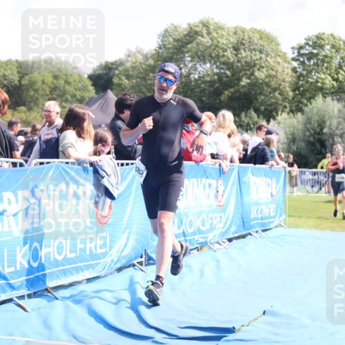 25.08.2024 - Elbe Triathlon Hamburg H.Heesch http://msf.ph/oto/6874004 25.08.2024 12:00:59 Ziel 382, 1706 meine-sportfotos.de