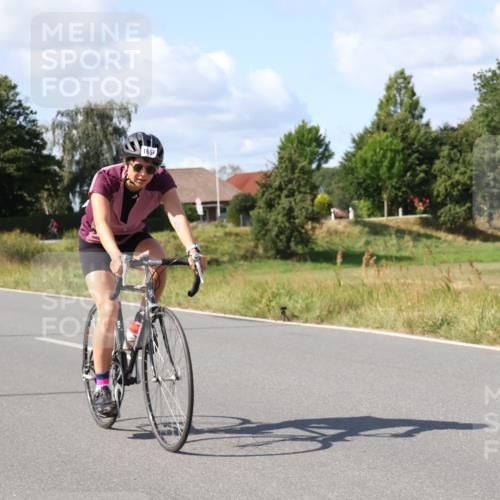 25.08.2024 - Elbe Triathlon Hamburg Fuchs,  Jonas http://msf.ph/oto/6874005 25.08.2024 11:25:18 Radfahren 1665, 1666 meine-sportfotos.de