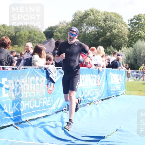25.08.2024 - Elbe Triathlon Hamburg H.Heesch http://msf.ph/oto/6874007 25.08.2024 12:00:59 Ziel 382, 1706 meine-sportfotos.de