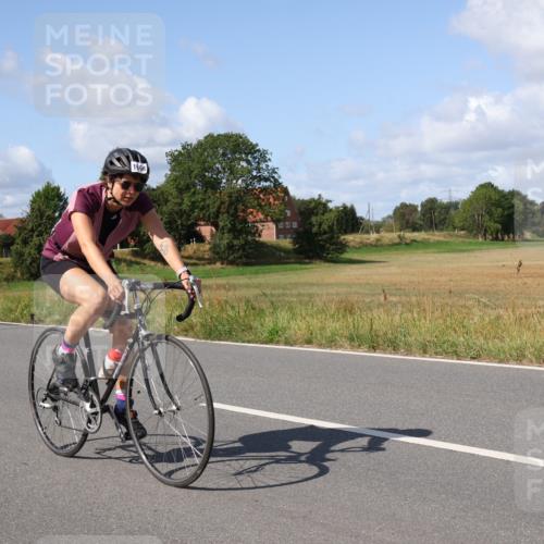 25.08.2024 - Elbe Triathlon Hamburg Fuchs,  Jonas http://msf.ph/oto/6874011 25.08.2024 11:25:18 Radfahren 1665, 1666 meine-sportfotos.de