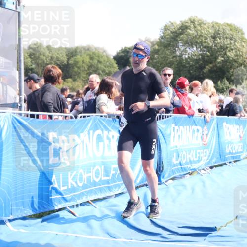 25.08.2024 - Elbe Triathlon Hamburg H.Heesch http://msf.ph/oto/6874022 25.08.2024 12:00:59 Ziel 382, 1706 meine-sportfotos.de