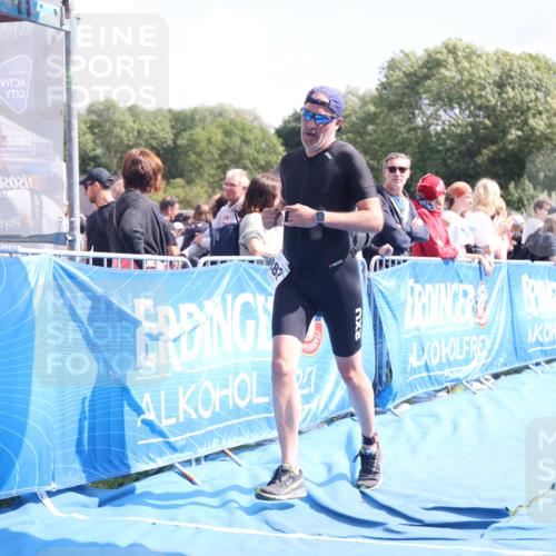 25.08.2024 - Elbe Triathlon Hamburg H.Heesch http://msf.ph/oto/6874027 25.08.2024 12:00:59 Ziel 382, 1706 meine-sportfotos.de