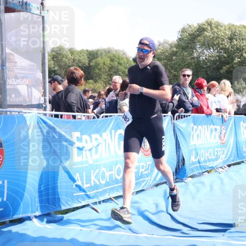25.08.2024 - Elbe Triathlon Hamburg H.Heesch http://msf.ph/oto/6874031 25.08.2024 12:00:59 Ziel 382, 1706 meine-sportfotos.de