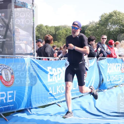 25.08.2024 - Elbe Triathlon Hamburg H.Heesch http://msf.ph/oto/6874040 25.08.2024 12:00:59 Ziel 382, 1706 meine-sportfotos.de