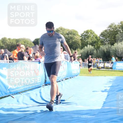 25.08.2024 - Elbe Triathlon Hamburg H.Heesch http://msf.ph/oto/6874050 25.08.2024 11:38:37 Ziel 401, 628, 650 meine-sportfotos.de