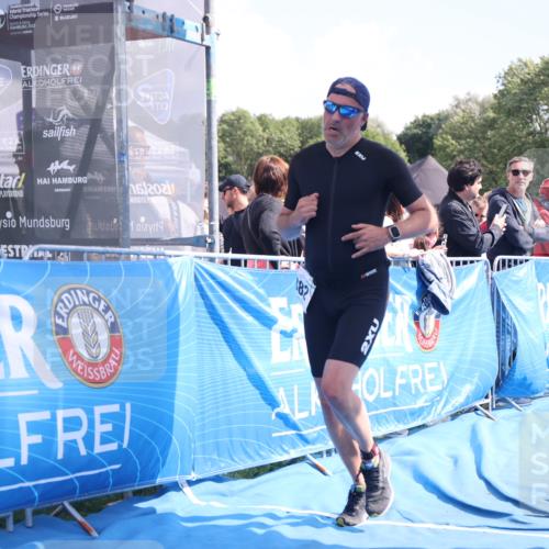 25.08.2024 - Elbe Triathlon Hamburg H.Heesch http://msf.ph/oto/6874052 25.08.2024 12:00:59 Ziel 382, 1706 meine-sportfotos.de