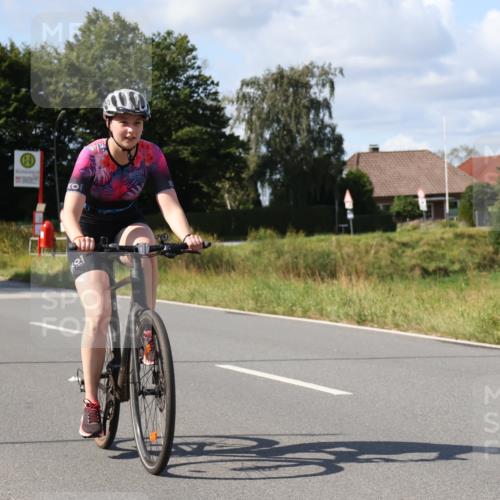 25.08.2024 - Elbe Triathlon Hamburg Fuchs,  Jonas http://msf.ph/oto/6874054 25.08.2024 11:25:53 Radfahren 1616, 1634, 1651 meine-sportfotos.de