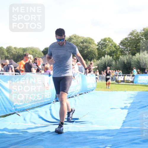 25.08.2024 - Elbe Triathlon Hamburg H.Heesch http://msf.ph/oto/6874055 25.08.2024 11:38:37 Ziel 401, 628, 650 meine-sportfotos.de