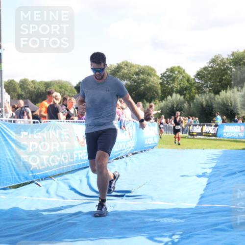 25.08.2024 - Elbe Triathlon Hamburg H.Heesch http://msf.ph/oto/6874061 25.08.2024 11:38:37 Ziel 401, 628, 650 meine-sportfotos.de