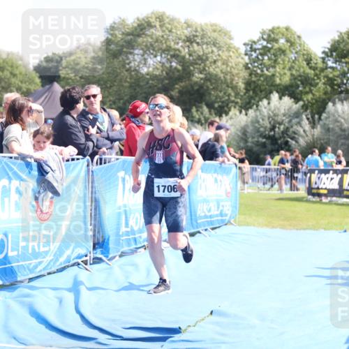 25.08.2024 - Elbe Triathlon Hamburg H.Heesch http://msf.ph/oto/6874072 25.08.2024 12:01:03 Ziel 382, 1706 meine-sportfotos.de