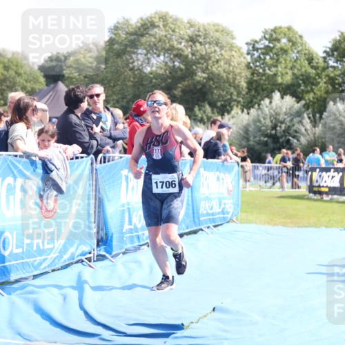 25.08.2024 - Elbe Triathlon Hamburg H.Heesch http://msf.ph/oto/6874075 25.08.2024 12:01:03 Ziel 382, 1706 meine-sportfotos.de