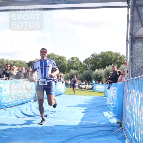 25.08.2024 - Elbe Triathlon Hamburg H.Heesch http://msf.ph/oto/6874092 25.08.2024 11:12:12 Ziel 268, 323, 390, 399 meine-sportfotos.de