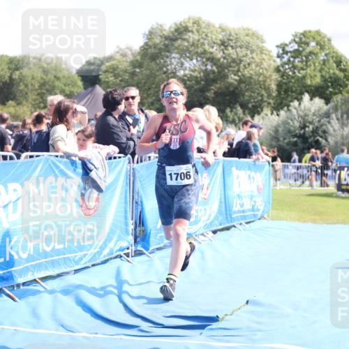 25.08.2024 - Elbe Triathlon Hamburg H.Heesch http://msf.ph/oto/6874093 25.08.2024 12:01:03 Ziel 382, 1706 meine-sportfotos.de
