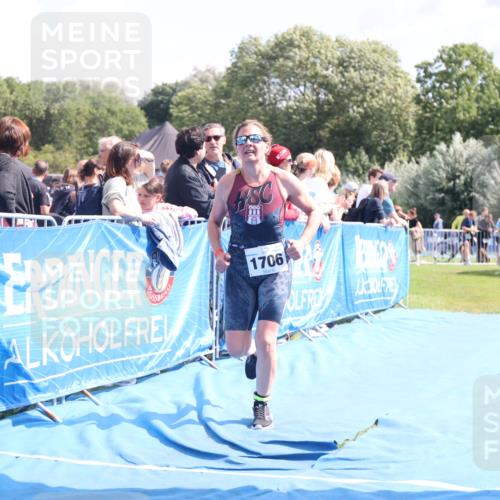 25.08.2024 - Elbe Triathlon Hamburg H.Heesch http://msf.ph/oto/6874100 25.08.2024 12:01:03 Ziel 382, 1706 meine-sportfotos.de
