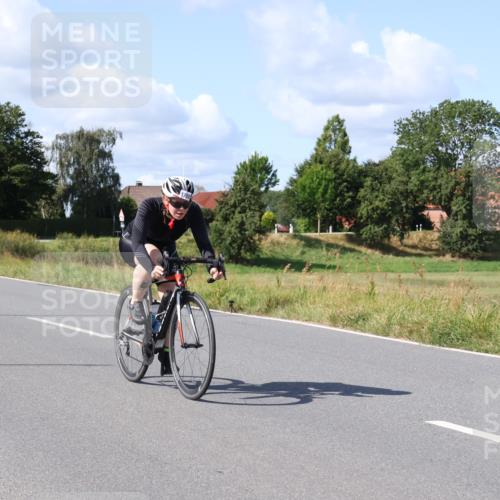 25.08.2024 - Elbe Triathlon Hamburg Fuchs,  Jonas http://msf.ph/oto/6874102 25.08.2024 11:26:33 Radfahren 1700 meine-sportfotos.de
