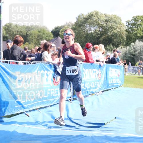 25.08.2024 - Elbe Triathlon Hamburg H.Heesch http://msf.ph/oto/6874115 25.08.2024 12:01:03 Ziel 382, 1706 meine-sportfotos.de