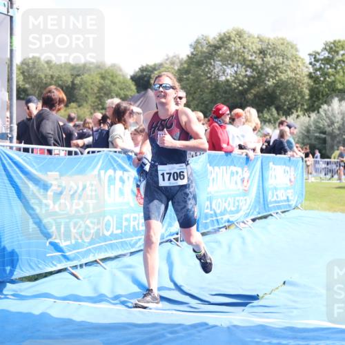 25.08.2024 - Elbe Triathlon Hamburg H.Heesch http://msf.ph/oto/6874119 25.08.2024 12:01:03 Ziel 382, 1706 meine-sportfotos.de
